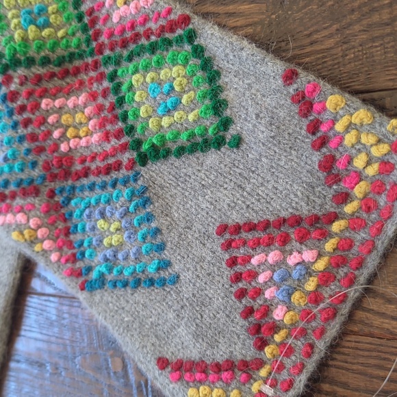 LUCKY BRAND I NWT Grey Scarf with Colorful Embroidered Diamond Pattern & Tassels - Picture 7 of 10